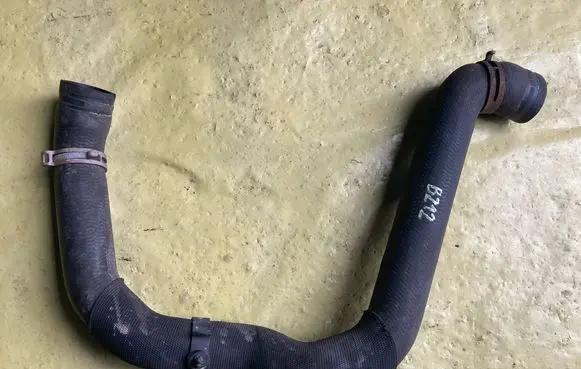 Mercedes-Benz B W245 Engine coolant pipe/hose A1695011182