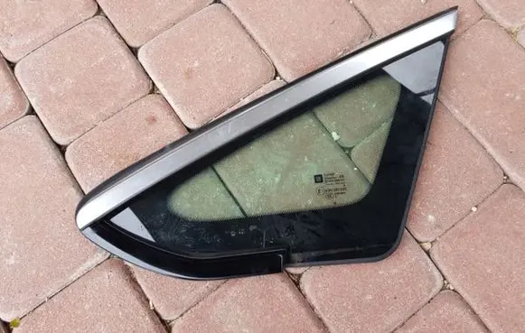 Opel Astra J Front triangle window/glass 
