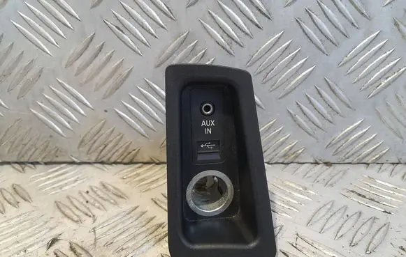 BMW 3 E90 E91 AUX in-socket connector 61319129651