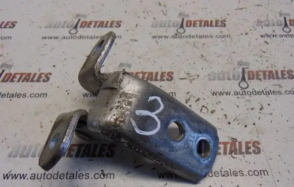 Toyota Avensis T250 Front door upper hinge
