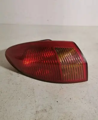 Alfa Romeo 147 Rear/tail lights 46556349 03322010 B032