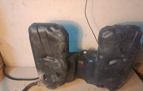 BMW X6 M Fuel tank 