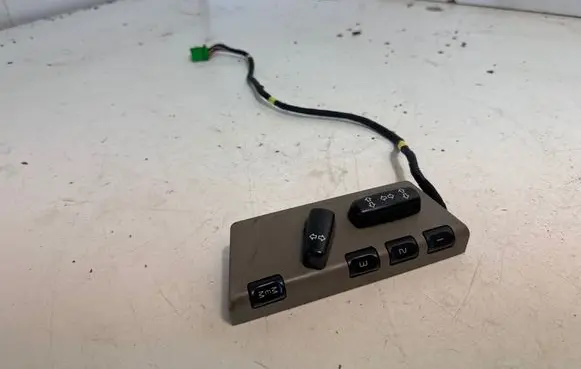 Volvo XC90 Seat control switch 39980252 04W445