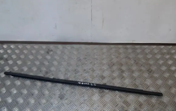 Volkswagen Tiguan Rear door glass trim molding 5N0839477