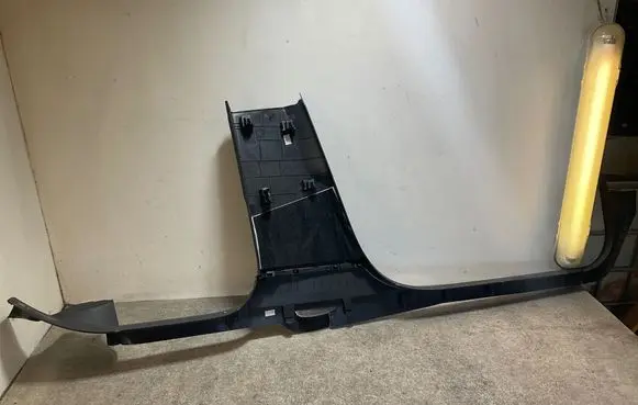 Skoda Octavia Mk4 (B) pillar trim (bottom) 5E3867282 5E3853372