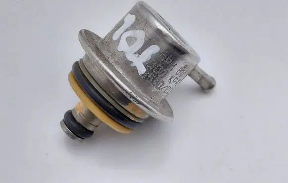 Seat Toledo II (1M) Fuel pressure regulator 036133035A