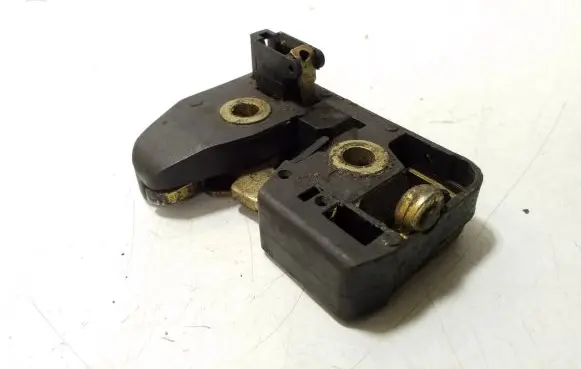 Volkswagen Golf III Tailgate/trunk/boot lock/catch/latch 1H6827505A