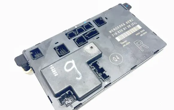Mercedes-Benz CLS C219 Door control unit/module 2198200126
