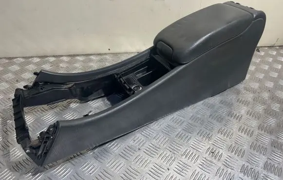 Mercedes-Benz C W203 Center console E0376110