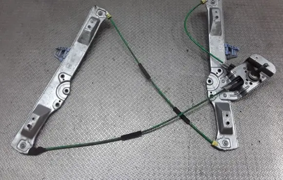 Toyota Corolla Verso E121 Front door manual window regulator 