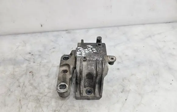 Volkswagen PASSAT B6 Engine mount bracket 1K0199262