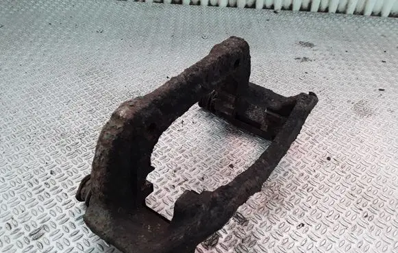 Mercedes-Benz C W203 Front Brake Caliper Pad/Carrier 