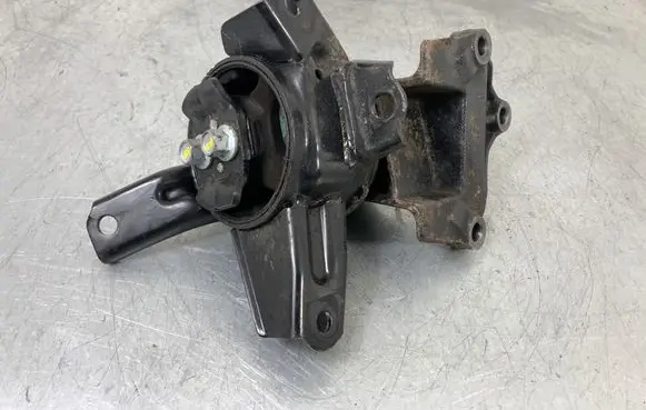 KIA Sportage Engine mount bracket