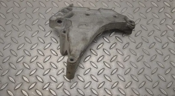 Volkswagen PASSAT B7 Engine mounting bracket 03L199207