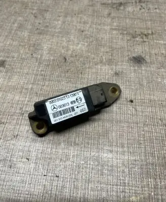 Mercedes-Benz Sprinter W906 Airbag deployment crash/impact sensor 0018204426 003613 00030102313130