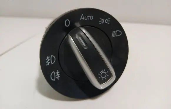 Volkswagen PASSAT B7 Light switch