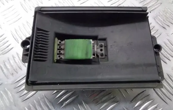Skoda Octavia Mk1 (1U) Heater blower fan relay 