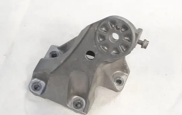 Volkswagen Touareg II Engine mounting bracket 7L6199308D