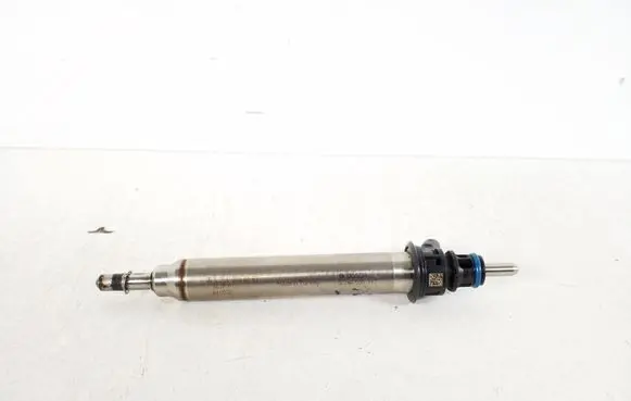 Mercedes-Benz C W205 Fuel injector A2560700187