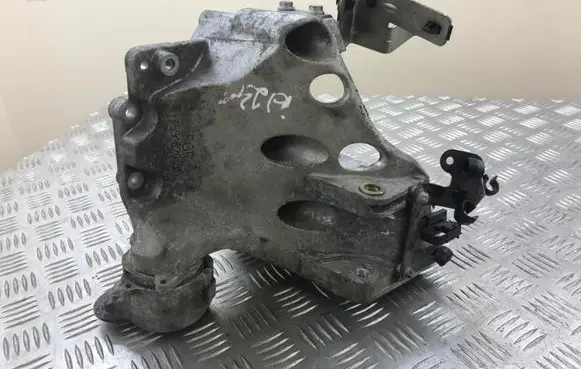 Opel Astra H Fuel pump bracket 55187918