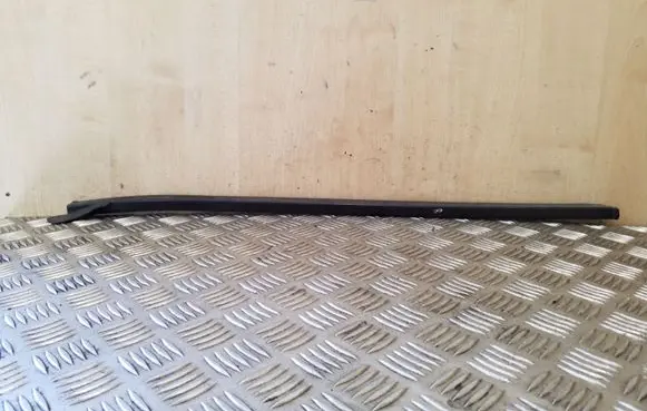 Opel Frontera A Windshield trim