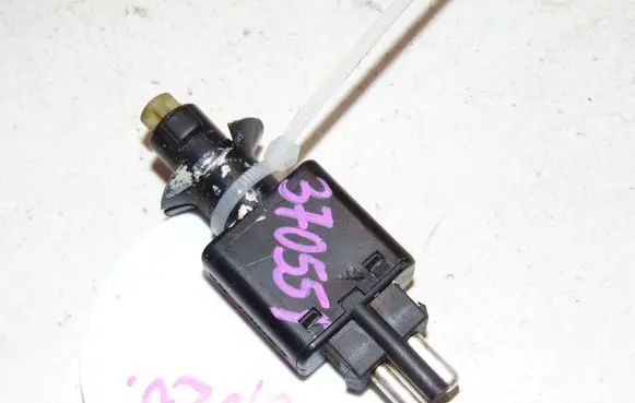Mercedes-Benz Vito Viano W638 Brake pedal sensor switch A0005457709