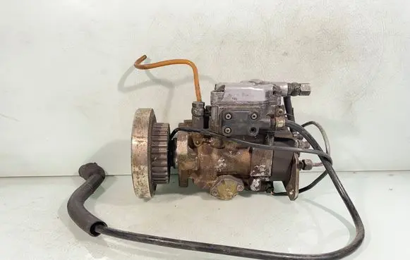 Audi A6 S6 C4 4A Fuel injection high pressure pump 046130108g