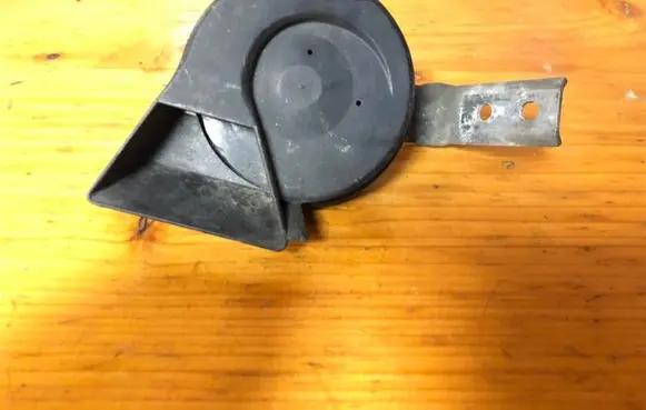 Audi A4 S4 B7 8E 8H Horn signal 8E0951223C