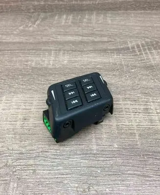 Volvo XC90 Steering wheel buttons/switches 8633112