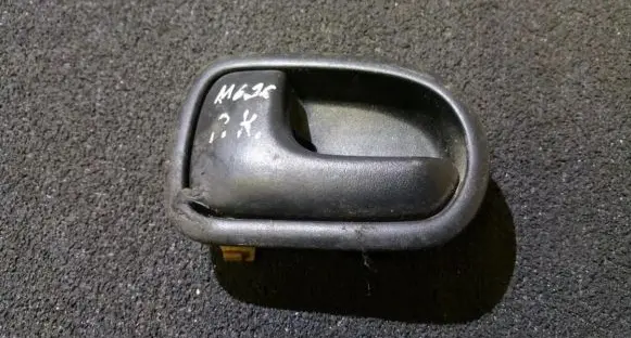 Mazda 626 Front door interior handle dh22i