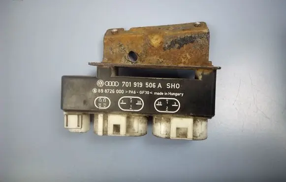 Volkswagen Sharan Coolant fan relay 701919506A 898726000