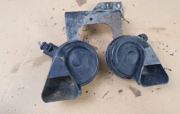 Audi A6 S6 C6 4F Horn signal