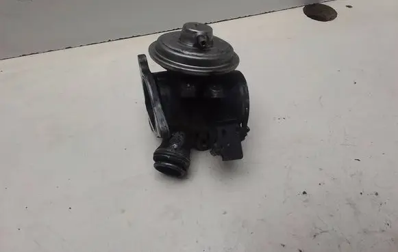 Mercedes-Benz C W203 EGR valve A6110900754