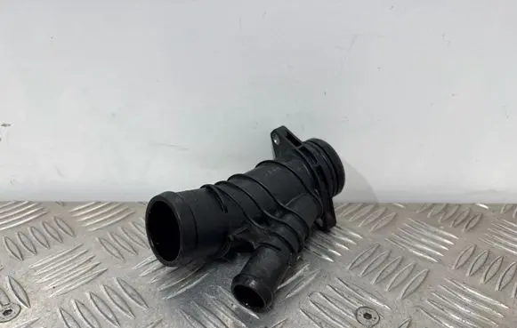 Audi A6 S6 C8 4K Engine coolant pipe/hose 06M121147N