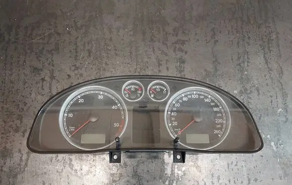 Volkswagen PASSAT B5.5 Speedometer (instrument cluster) 3B0920849AX