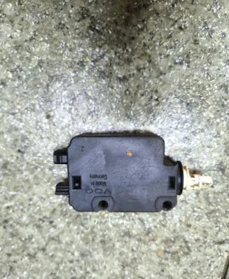 BMW 3 E36 Central locking motor 40620532 8361140