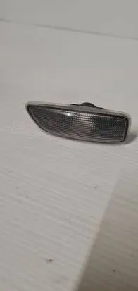 Volvo V70 Front fender indicator light 8658944