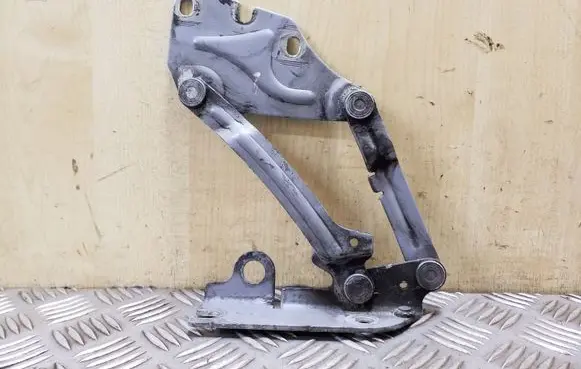 Volkswagen Golf Plus Engine bonnet/hood hinges 5M0823301