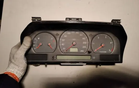 Volvo S70 V70 V70 XC Speedometer (instrument cluster) 9168386 69794700T