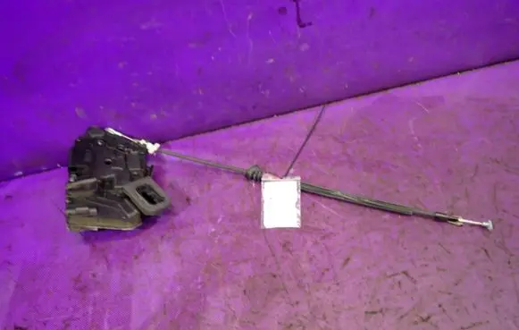 Skoda Yeti (5L) Front door lock 5K1837016D