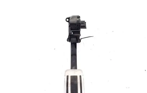Accelerator throttle pedal