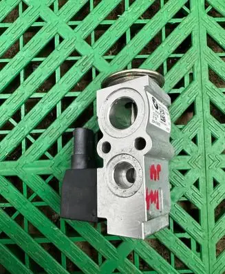 BMW 3 G20 G21 LP gas electromagnetic valve solenoid 5A0F0D0 120723 EGH10M060