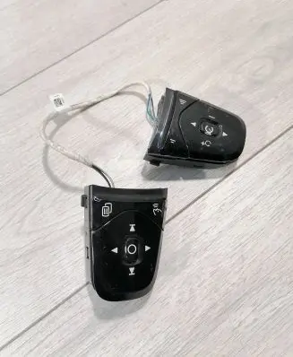 Volvo XC90 Steering wheel buttons/switches 31443498