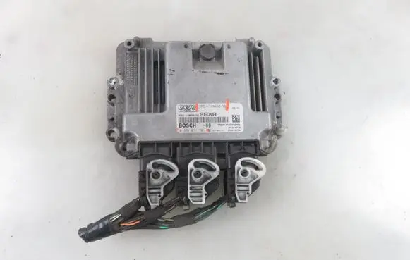 Ford Focus Engine control unit/module 6M5112A650NB