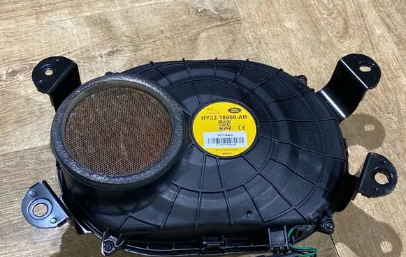 Land Rover Discovery 5 Subwoofer speaker HY3218808AB