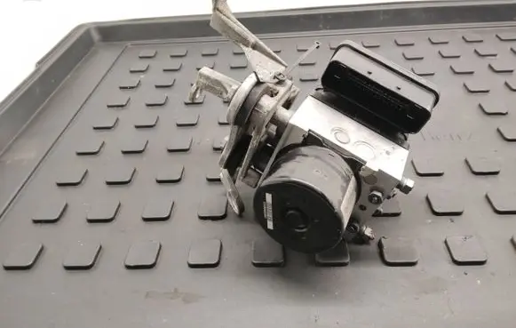 Mercedes-Benz GLK (X204) ABS Pump A2045457232 28526437013 10092623093