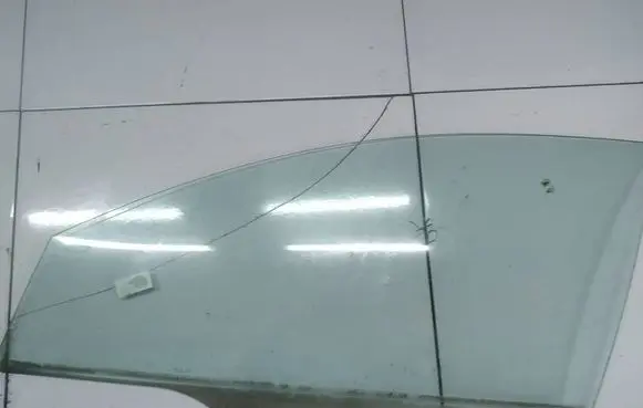 Mazda 6 Front door window glass four-door AS2
