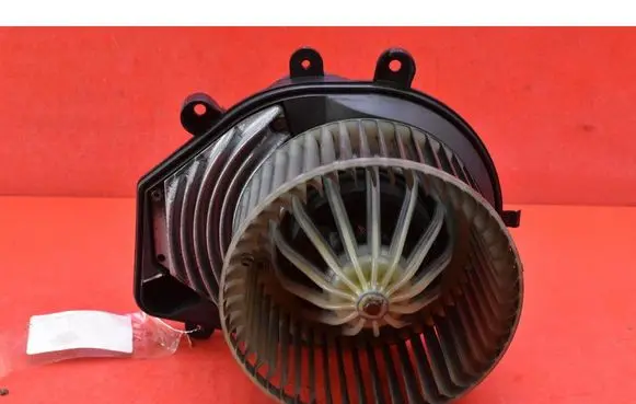 Volkswagen PASSAT B5.5 Heater fan/blower 8D1820021