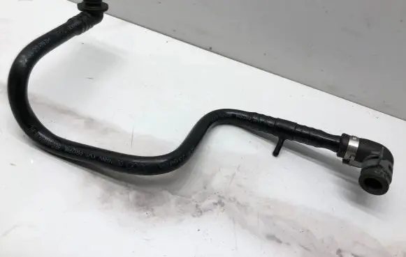 Audi A4 S4 B7 8E 8H Breather/breather pipe/hose 8E0611931FC
