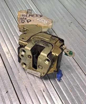 Nissan Almera Tino Front door lock 8055261U66 89A542